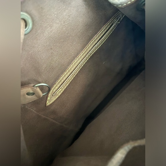 Authentic louis Vuitton monogram montsouris mm backpack with DEFECT in canvas - Picture 8 of 13